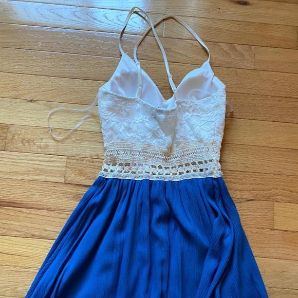 Blue and White Lace Dress - Picture 2 of 3